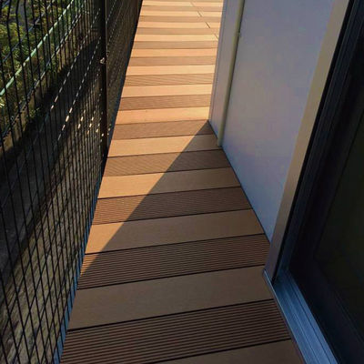 良い価格 WPC エコ複合型デッキボード パネル 防火 20年以上 長寿 オンライン